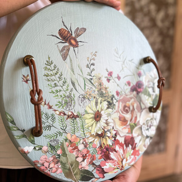 Meitarklases "Paplāte ar augu motīvu transfēriem" dalībnieces darbs, Jūlijs, 2023