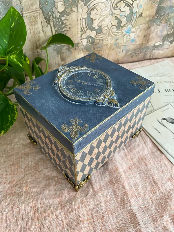 Decoupage Queen viesmākslinieka darbs