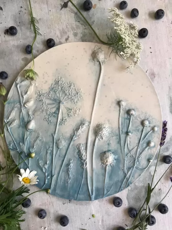Botāniskais bareljefs pie MagHandmade